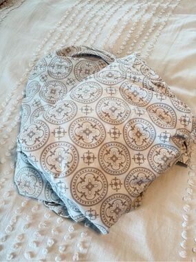 Xhilaration Twin Grey and white Paisley sheets set.